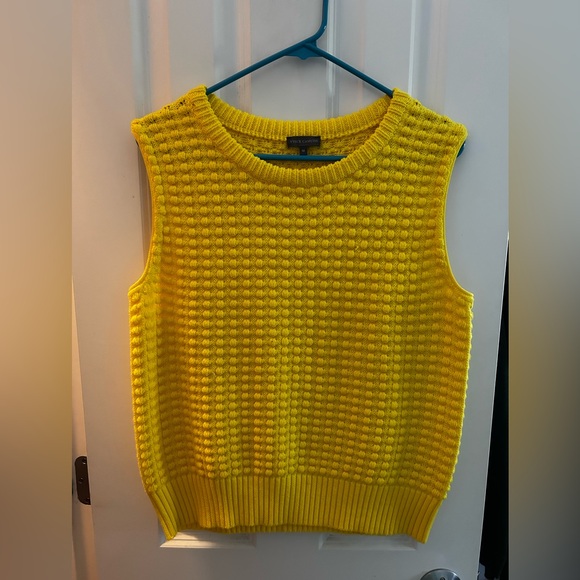 Vince Camuto Popcorn Yellow Vest - Picture 1 of 2